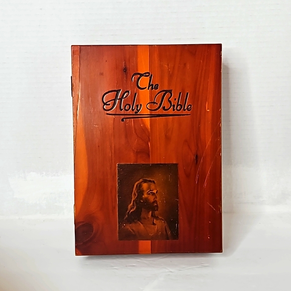 Wooden Vintage Cedar Holy Bible Box Holder with Picture of Jesus - Picture 2 of 7